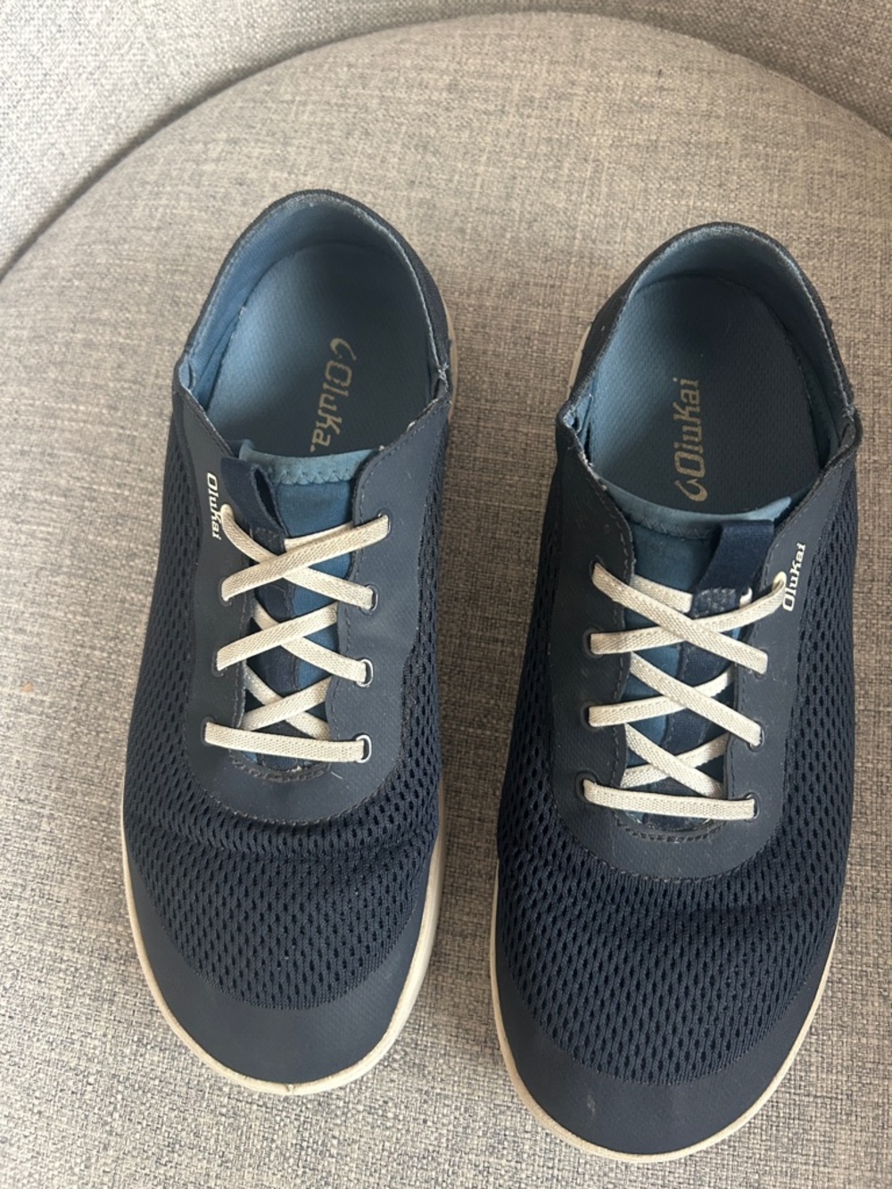 Columbia Men’s Navy Blue Mesh Athletic Sneakers with Cream Laces